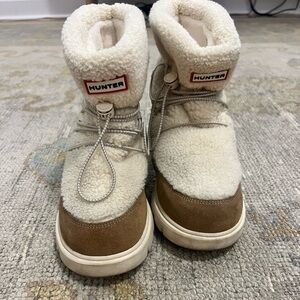 Hunter Kids' Cozy Cream and Brown Boots